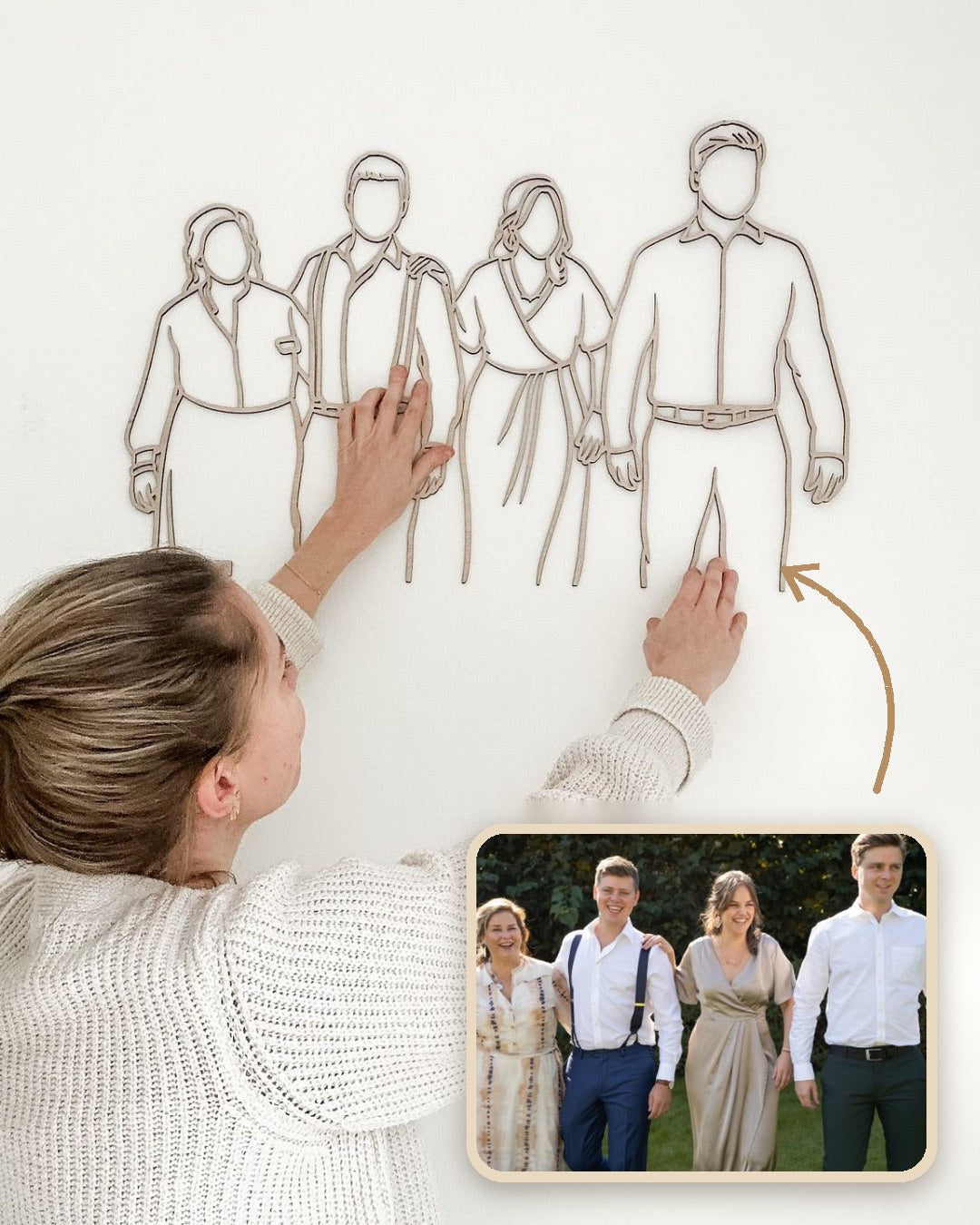Linienporträt aus Holz von einer vierköpfigen Familie, neben dem Originalfoto